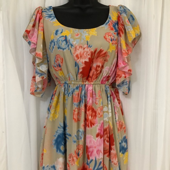 Adorable Floral Dress - Picture 1 of 8